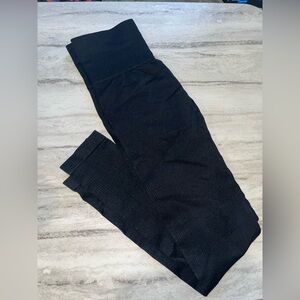 Black High-Waisted Exercise Leggings w Butt Shaping